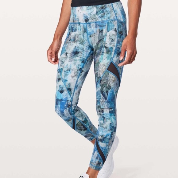 Lululemon On Pace Tight 7/8 25"
Sun Dazed Multi Blue size 4 - Picture 1 of 13